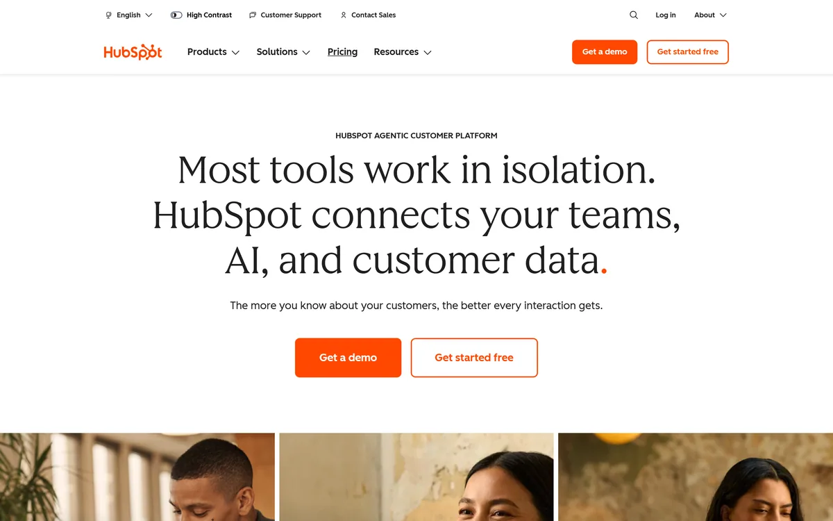 HubSpot's homepage presenting its customer platform and AI capabilities